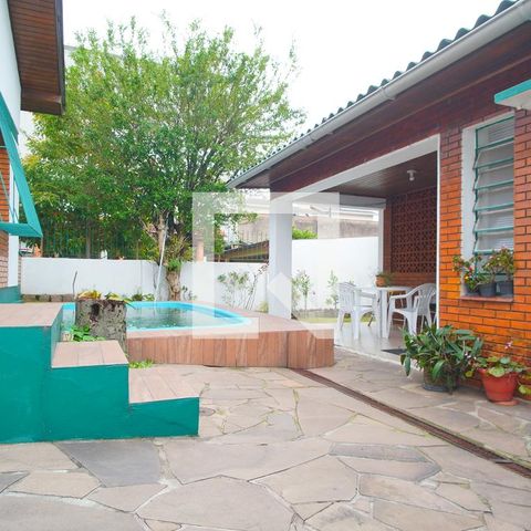 Casa à venda com 180m², 3 quartos e 2 vagasQuintal e Piscina