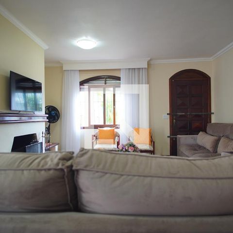 Casa à venda com 180m², 3 quartos e 2 vagasSala