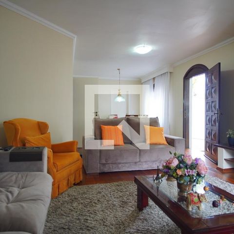 Casa à venda com 180m², 3 quartos e 2 vagasSala