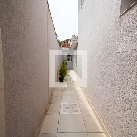 Casa à venda com 150m², 3 quartos e 2 vagasCorredor
