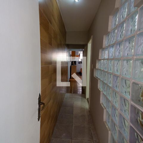 Casa à venda com 150m², 3 quartos e 2 vagasCorredor