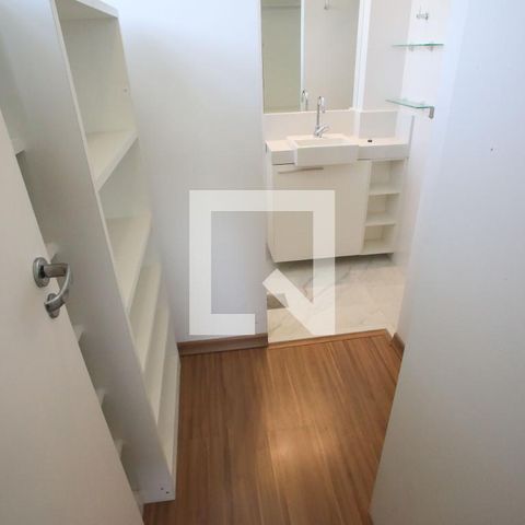 Apartamento à venda com 70m², 2 quartos e 1 vaga Apartamento à venda com 70m², 2 quartos e 1 vagaCloset da Suíte