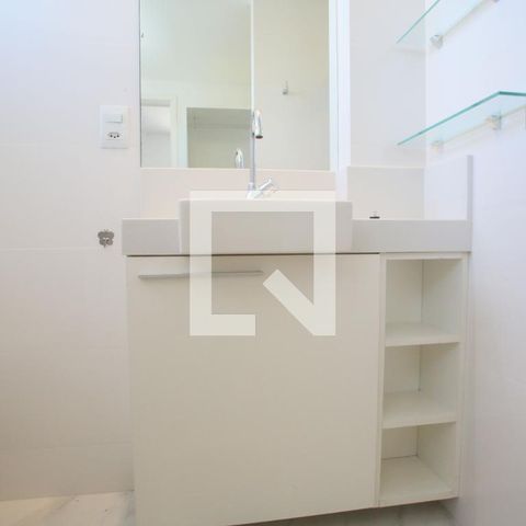 Apartamento à venda com 70m², 2 quartos e 1 vaga Apartamento à venda com 70m², 2 quartos e 1 vagaBanheiro da Suíte