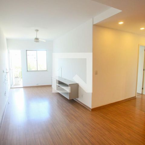Apartamento à venda com 70m², 2 quartos e 1 vaga Apartamento à venda com 70m², 2 quartos e 1 vagaSala