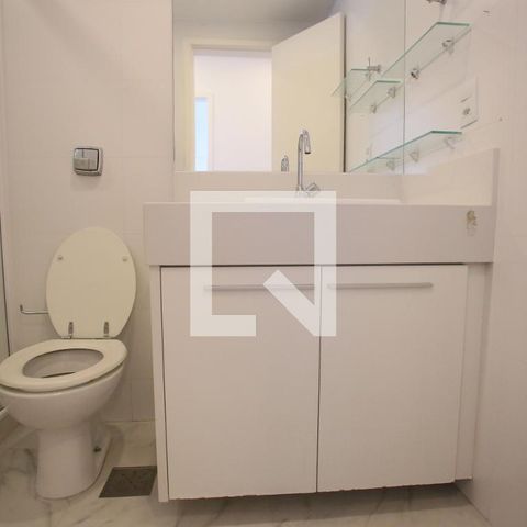 Apartamento à venda com 70m², 2 quartos e 1 vaga Apartamento à venda com 70m², 2 quartos e 1 vagaBanheiro Social