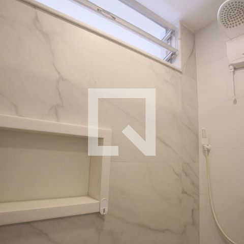 Apartamento à venda com 70m², 2 quartos e 1 vaga Apartamento à venda com 70m², 2 quartos e 1 vagaBanheiro Social
