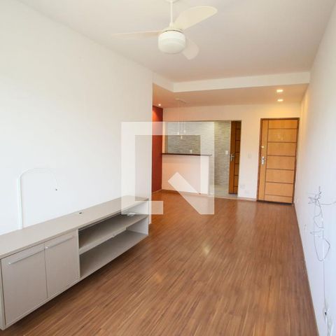 Apartamento à venda com 70m², 2 quartos e 1 vaga Apartamento à venda com 70m², 2 quartos e 1 vagaSala