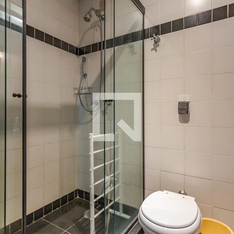 Casa de condomínio à venda com 220m², 4 quartos e 2 vagas Casa de condomínio à venda com 220m², 4 quartos e 2 vagasBanheiro