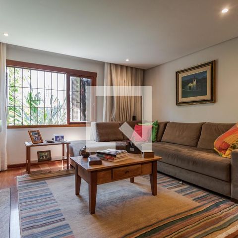 Casa de condomínio à venda com 220m², 4 quartos e 2 vagas Casa de condomínio à venda com 220m², 4 quartos e 2 vagasSala