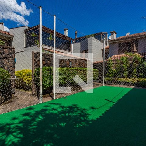 Casa de condomínio à venda com 220m², 4 quartos e 2 vagas Casa de condomínio à venda com 220m², 4 quartos e 2 vagasÁrea comum - Quadra Esportiva