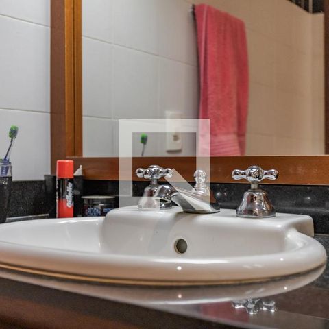 Casa de condomínio à venda com 220m², 4 quartos e 2 vagas Casa de condomínio à venda com 220m², 4 quartos e 2 vagasBanheiro