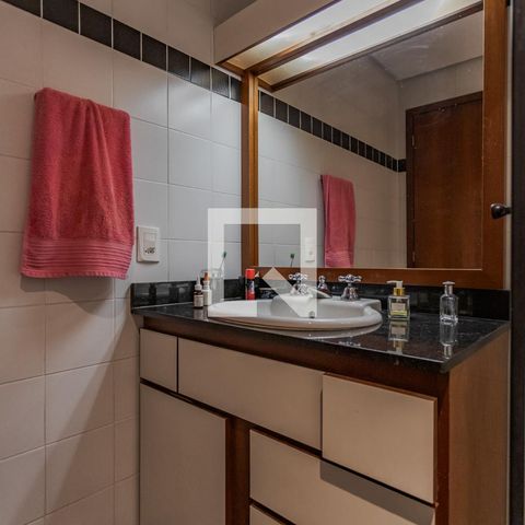 Casa de condomínio à venda com 220m², 4 quartos e 2 vagas Casa de condomínio à venda com 220m², 4 quartos e 2 vagasBanheiro