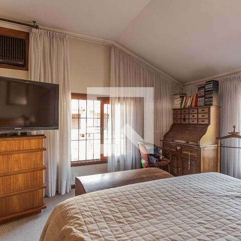 Casa de condomínio à venda com 220m², 4 quartos e 2 vagas Casa de condomínio à venda com 220m², 4 quartos e 2 vagasSuíte
