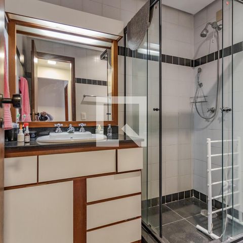 Casa de condomínio à venda com 220m², 4 quartos e 2 vagas Casa de condomínio à venda com 220m², 4 quartos e 2 vagasBanheiro