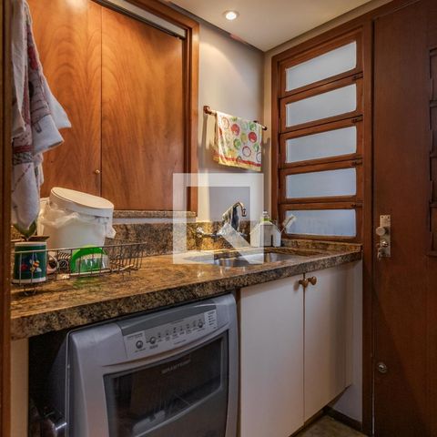 Casa de condomínio à venda com 220m², 4 quartos e 2 vagas Casa de condomínio à venda com 220m², 4 quartos e 2 vagasÁrea de Serviço