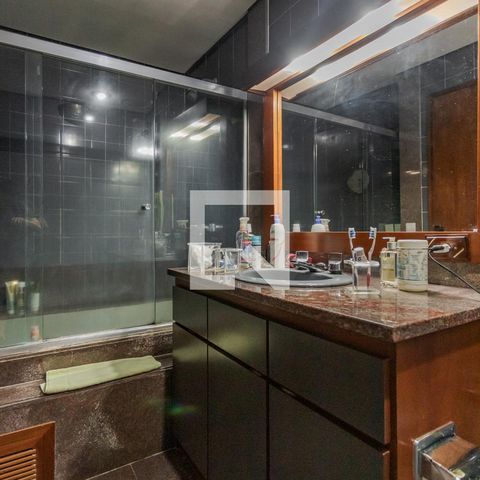 Casa de condomínio à venda com 220m², 4 quartos e 2 vagas Casa de condomínio à venda com 220m², 4 quartos e 2 vagasSuíte