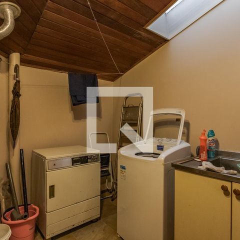 Casa de condomínio à venda com 220m², 4 quartos e 2 vagas Casa de condomínio à venda com 220m², 4 quartos e 2 vagasÁrea de Serviço