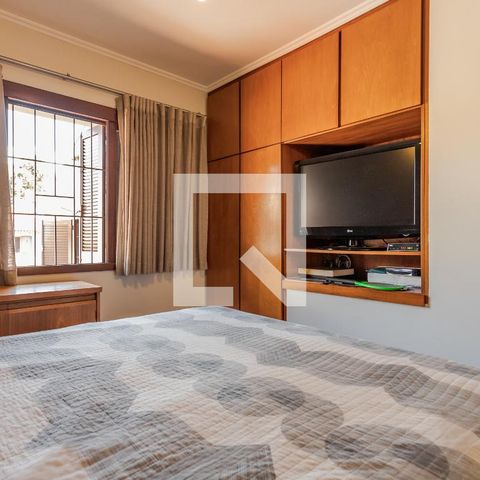Casa de condomínio à venda com 220m², 4 quartos e 2 vagas Casa de condomínio à venda com 220m², 4 quartos e 2 vagasQuarto 1