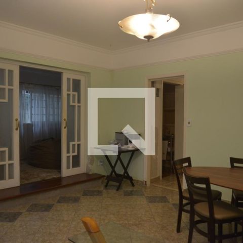 Casa à venda com 720m², 5 quartos e 3 vagasSala