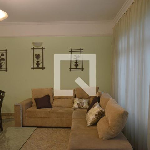 Casa à venda com 720m², 5 quartos e 3 vagasSala