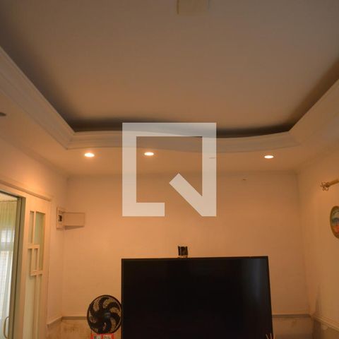 Casa à venda com 720m², 5 quartos e 3 vagasSala 2
