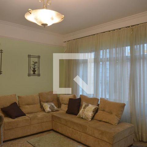 Casa à venda com 720m², 5 quartos e 3 vagasSala