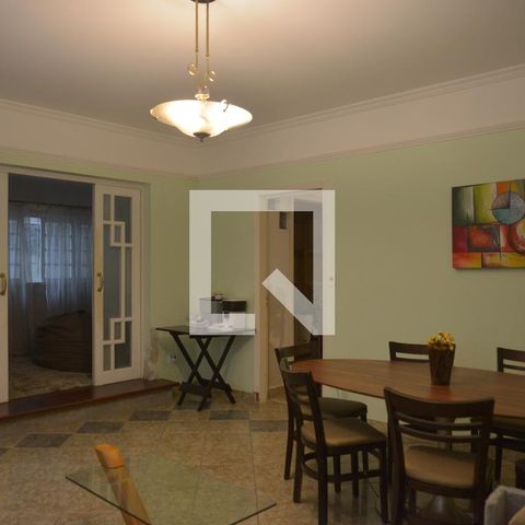 Casa à venda com 720m², 5 quartos e 3 vagasSala