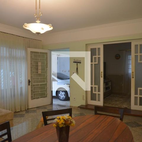 Casa à venda com 720m², 5 quartos e 3 vagasSala