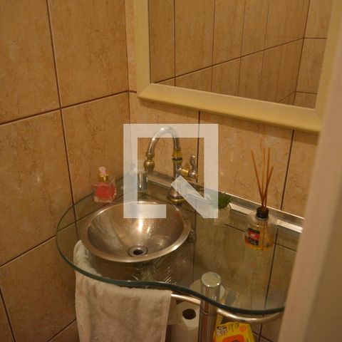 Casa à venda com 720m², 5 quartos e 3 vagasBanheiro 2