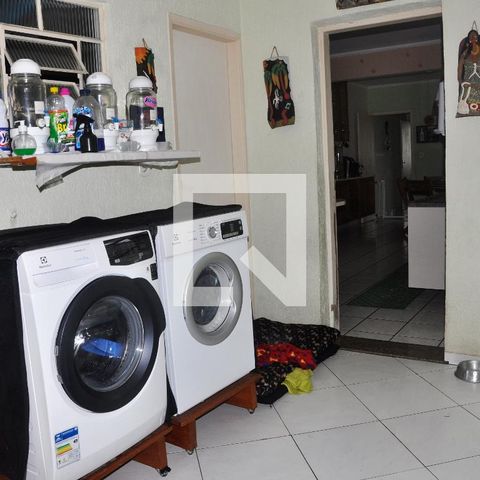 Casa à venda com 180m², 4 quartos e 3 vagasÁrea de serviço