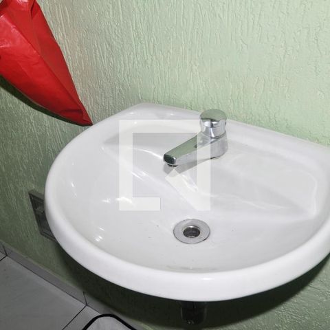 Casa à venda com 180m², 4 quartos e 3 vagasBanheiro da área de serviço