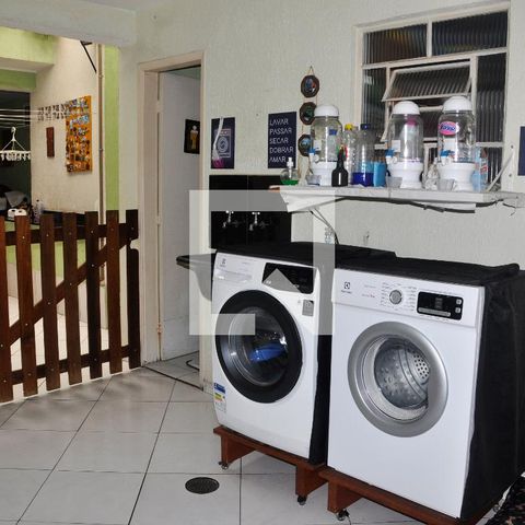 Casa à venda com 180m², 4 quartos e 3 vagasÁrea de serviço
