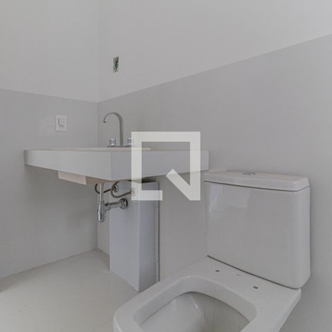 Apartamento à venda com 260m², 3 quartos e 3 vagas Apartamento à venda com 260m², 3 quartos e 3 vagasBanheiro da Suíte 2