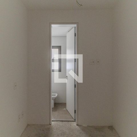Apartamento à venda com 260m², 3 quartos e 3 vagas Apartamento à venda com 260m², 3 quartos e 3 vagasQuarto de Serviço