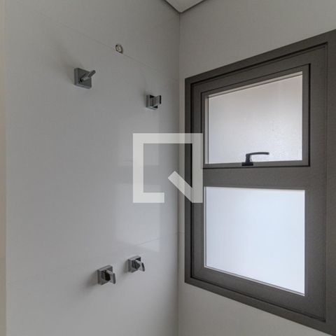 Apartamento à venda com 260m², 3 quartos e 3 vagas Apartamento à venda com 260m², 3 quartos e 3 vagasBanheiro da Suíte 1