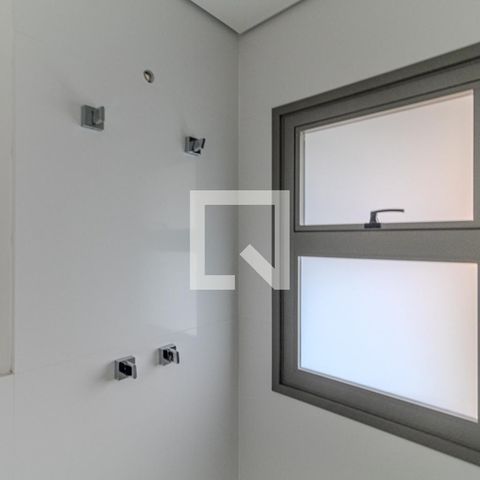 Apartamento à venda com 260m², 3 quartos e 3 vagas Apartamento à venda com 260m², 3 quartos e 3 vagasBanheiro da Suíte 2