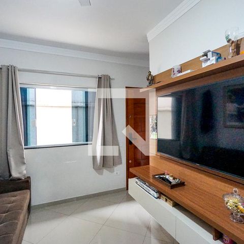 Casa à venda com 75m², 2 quartos e 2 vagasSala
