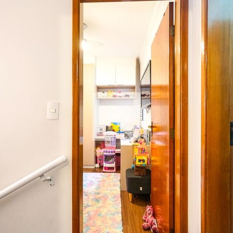 Casa à venda com 75m², 2 quartos e 2 vagasHall da escada