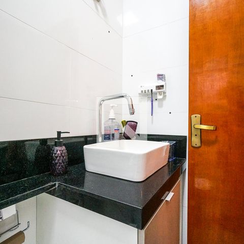 Casa à venda com 75m², 2 quartos e 2 vagasBanheiro