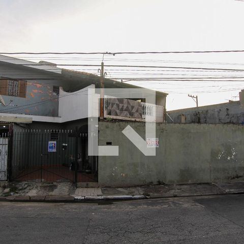 Casa à venda com 213m², 1 quarto e 1 vaga Casa à venda com 213m², 1 quarto e 1 vagaFachada