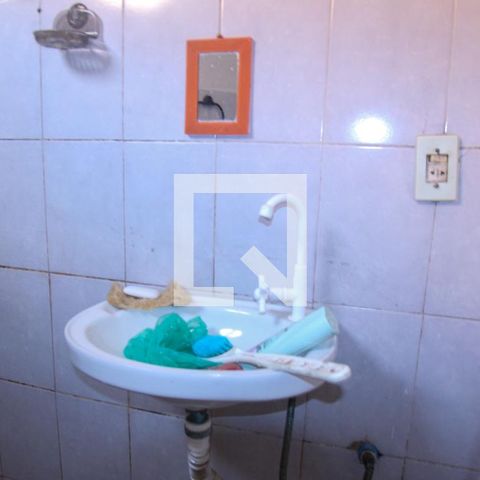 Casa à venda com 213m², 1 quarto e 1 vaga Casa à venda com 213m², 1 quarto e 1 vagaBanheiro