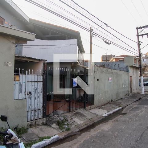 Casa à venda com 213m², 1 quarto e 1 vaga Casa à venda com 213m², 1 quarto e 1 vagaFachada