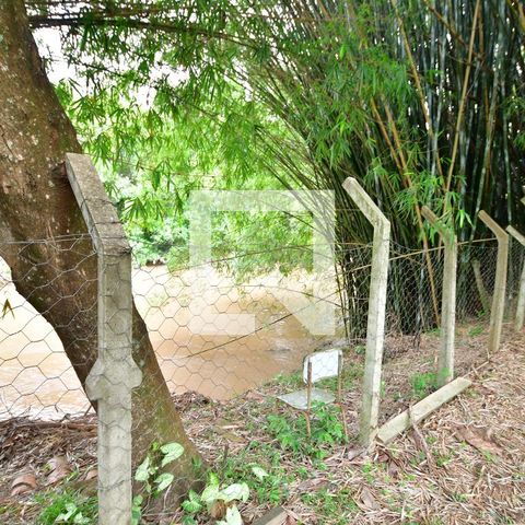 Casa à venda com 160m², 2 quartos e 5 vagasFundos da Propriedade