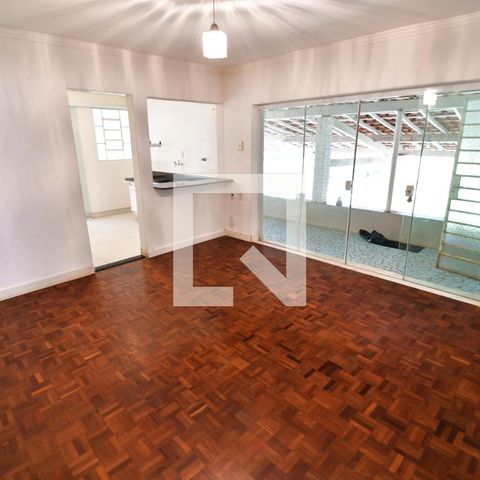 Casa à venda com 160m², 2 quartos e 5 vagasSala