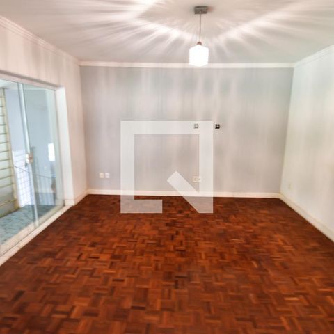 Casa à venda com 160m², 2 quartos e 5 vagasSala