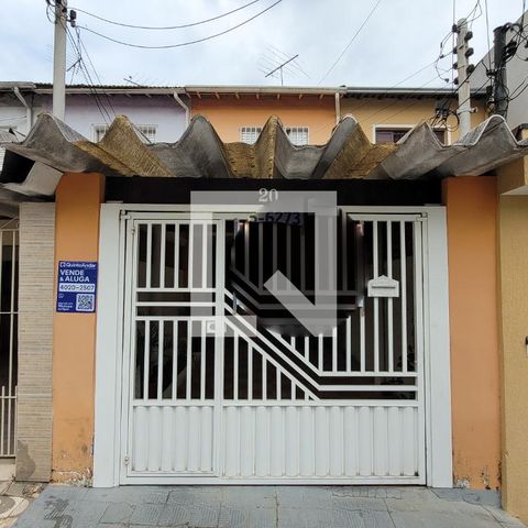 Casa à venda com 131m², 2 quartos e 1 vaga Casa à venda com 131m², 2 quartos e 1 vagaFachada