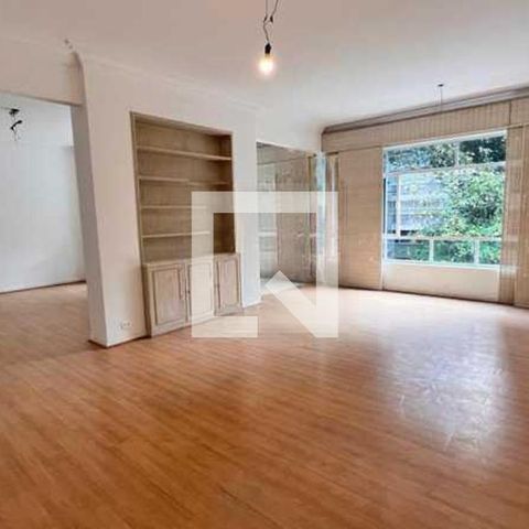 Apartamento à venda com 240m², 4 quartos e 1 vaga