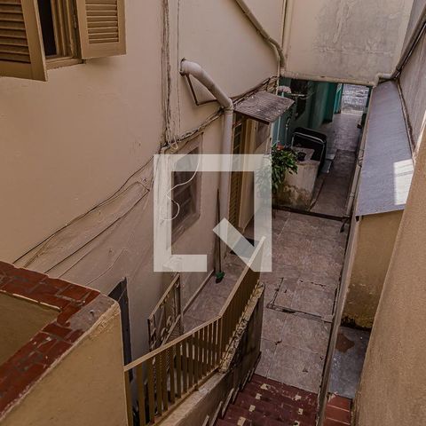 Casa de condomínio à venda com 150m², 5 quartos e 1 vaga Casa de condomínio à venda com 150m², 5 quartos e 1 vagaÁrea de Serviço - Escada