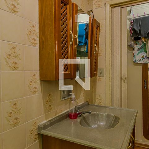 Casa de condomínio à venda com 150m², 5 quartos e 1 vaga Casa de condomínio à venda com 150m², 5 quartos e 1 vagaBanheiro Social