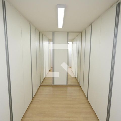 Casa para alugar com 250m², 3 quartos e 3 vagasCloset da suíte